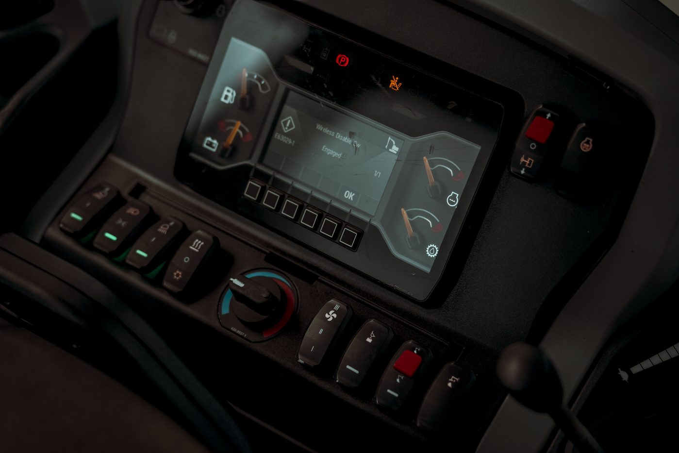 Instrument cluster and controls
